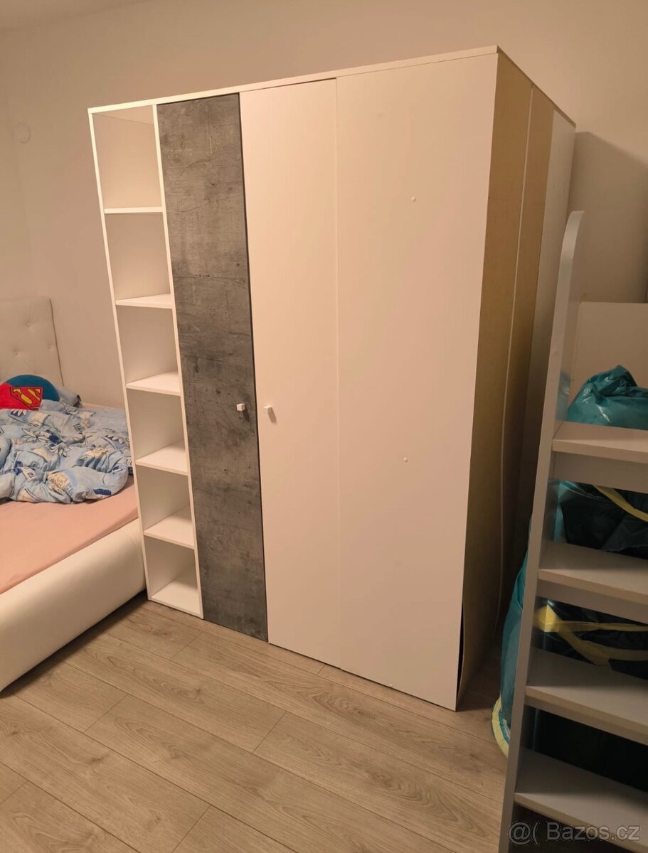 Šatní skříň - 2