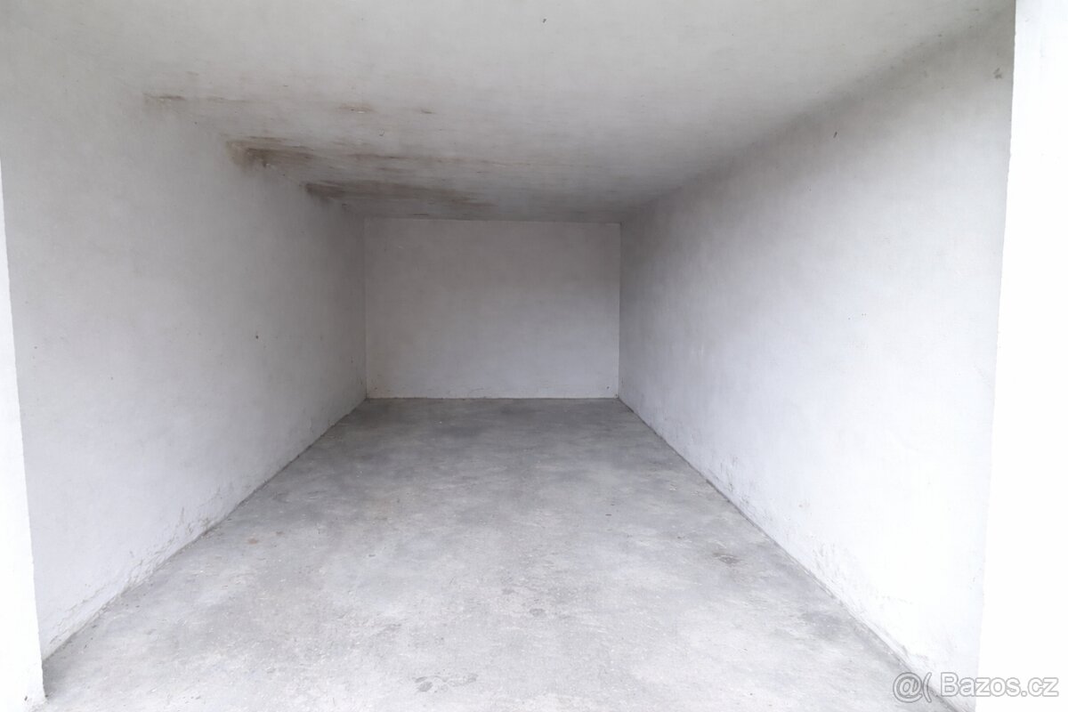 Pronájem garáže Kostelec nad Labem 21m2 - 2