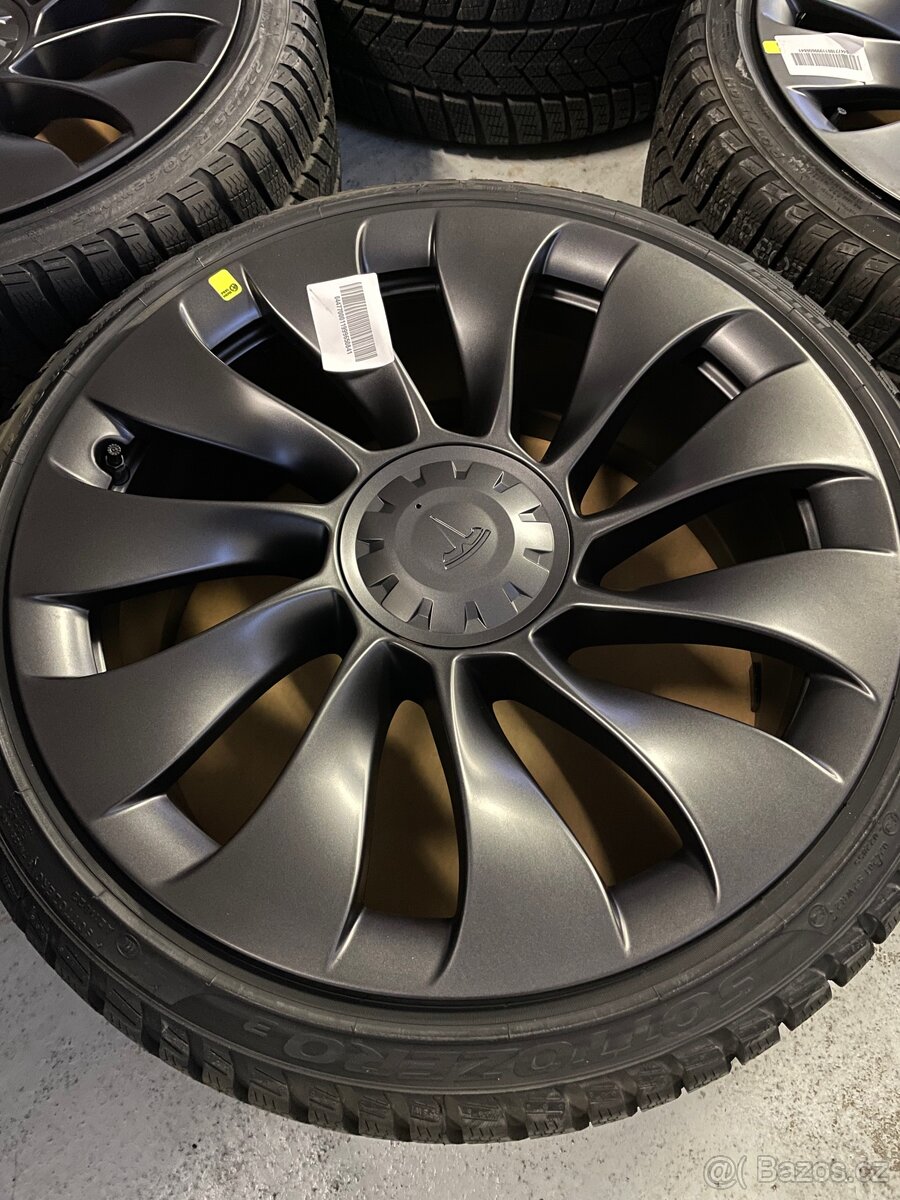 Original zimní Tesla Model 3 r20 + 235/35/20 100% - 2