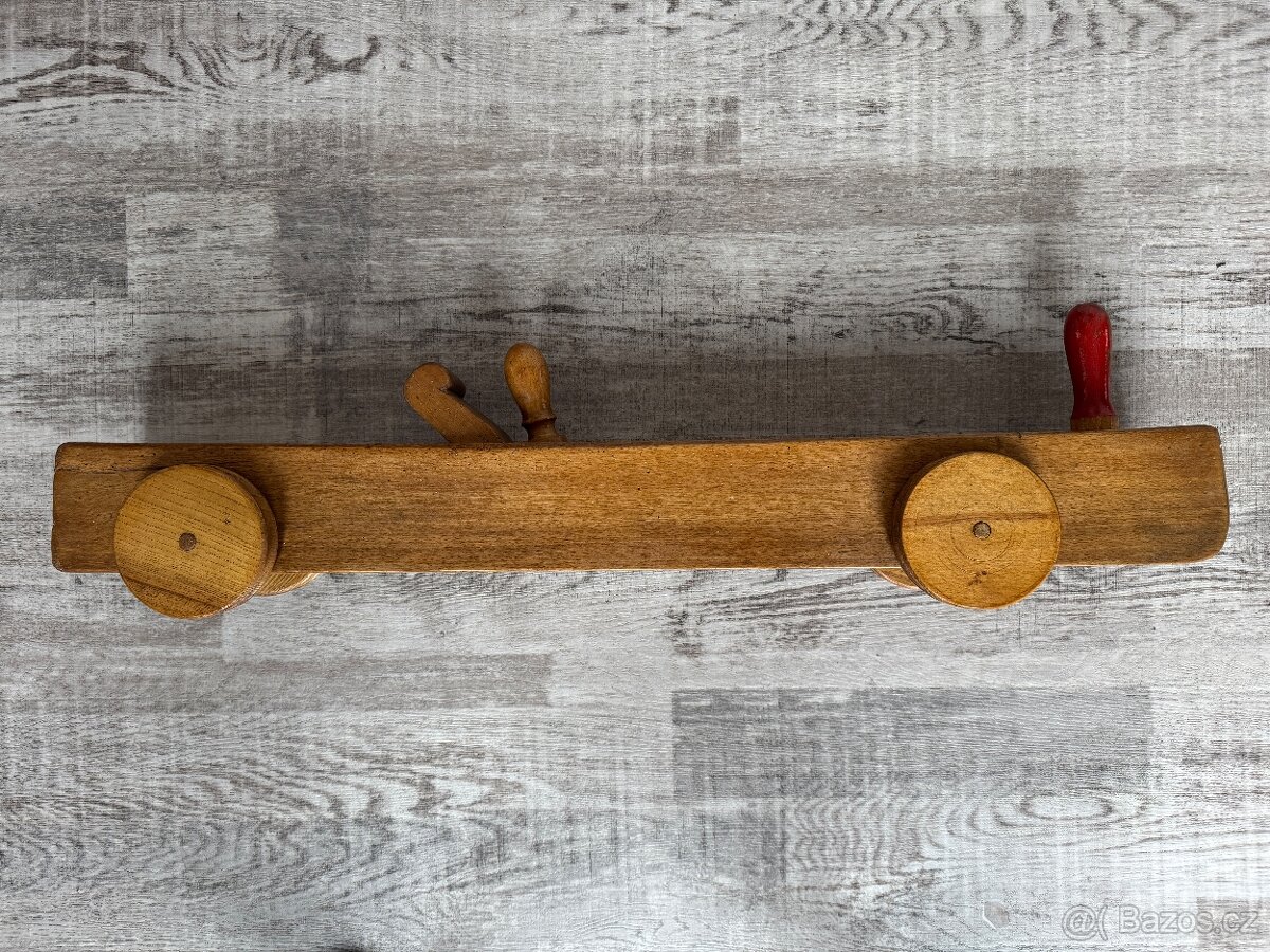 Hoblík jako model auta 73 cm - 2