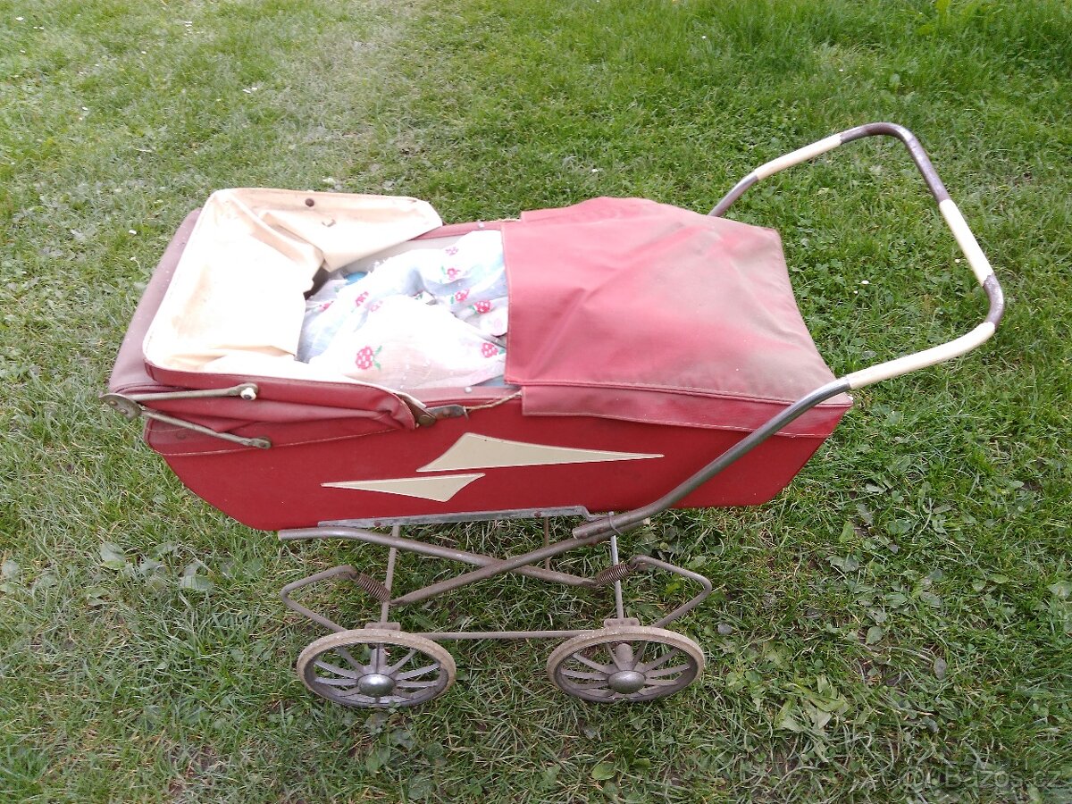 Starý kočárek pro panenku RETRO - 2