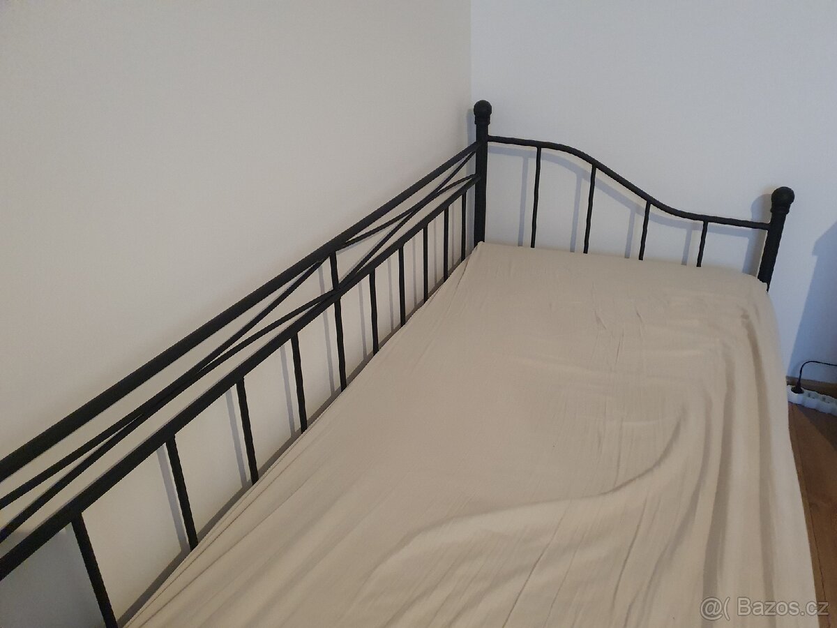 Kovová postel - 2
