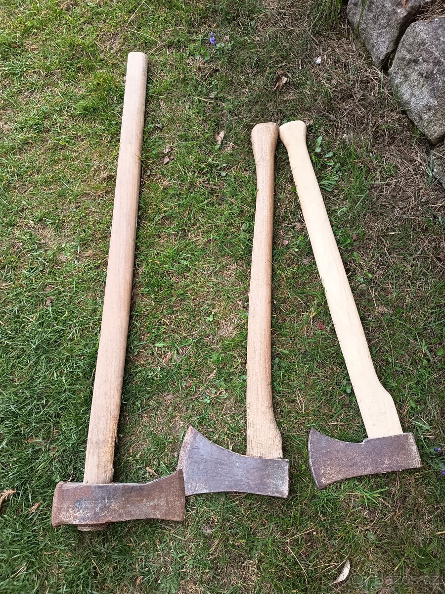 Prodám 2 velké sekery a kalač - 2