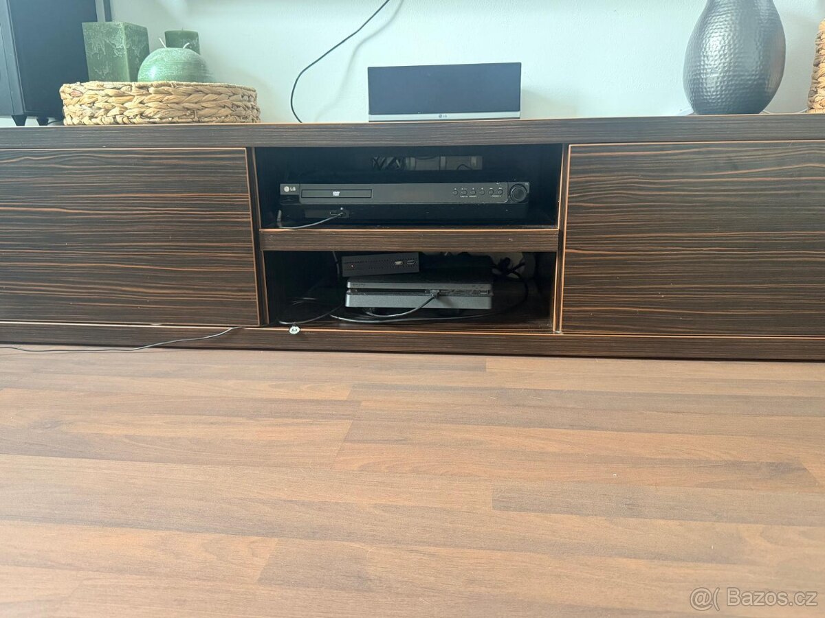 tv stolek a konferecni stolek - 2