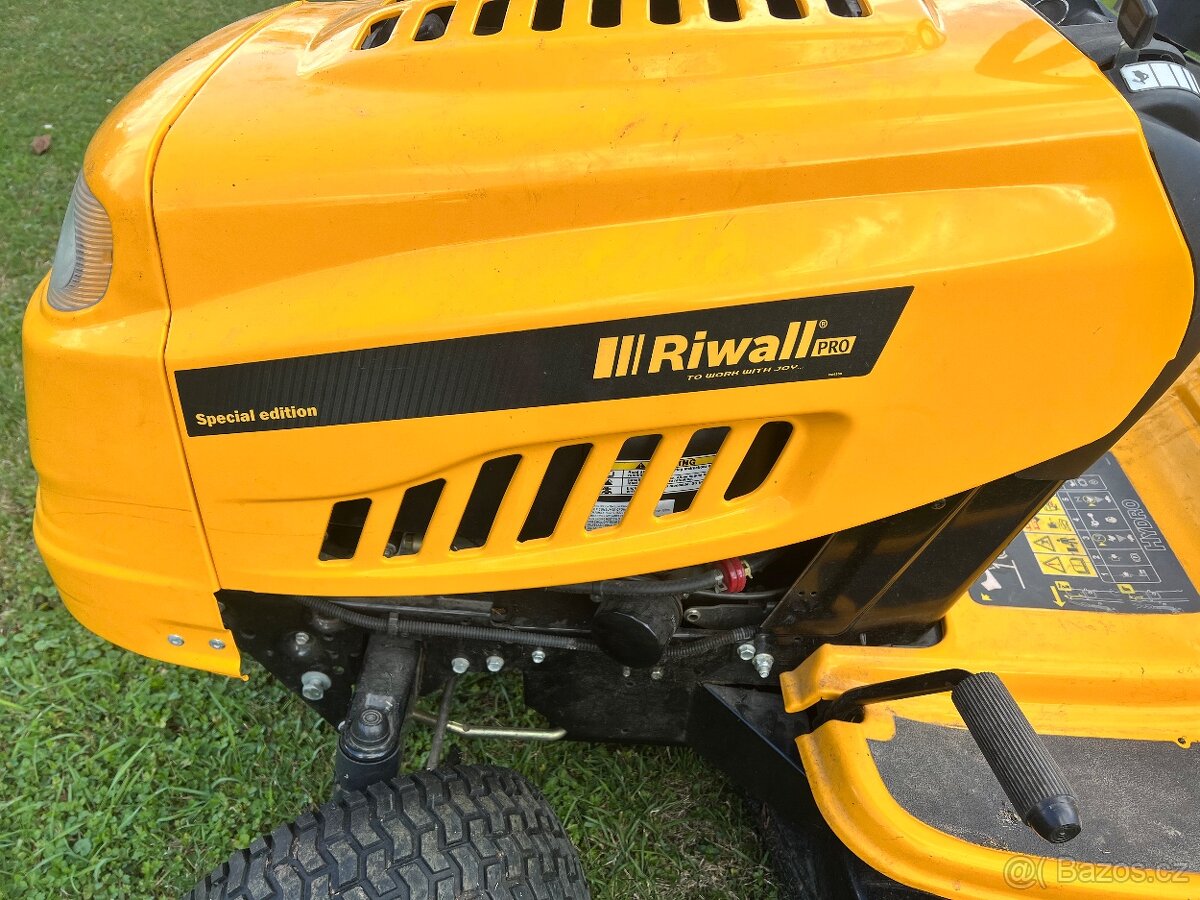 Zahradní traktor Riwall PRO RLT 92H - 2