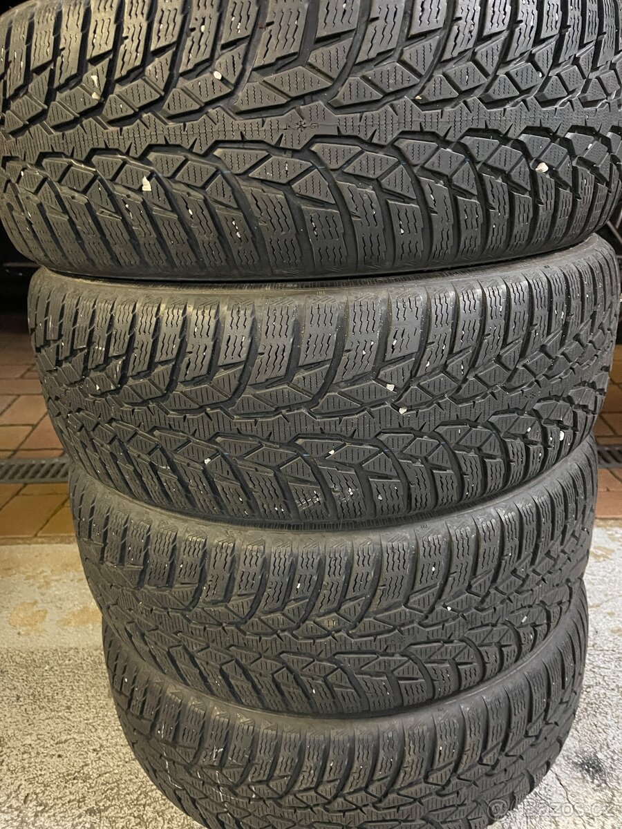 4xZimní pneu Nokian WRD4 215/60 R17 96H - 2