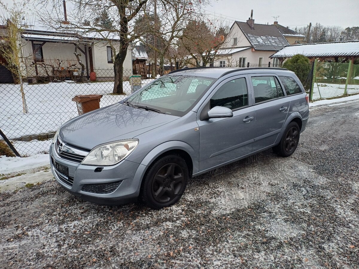 Benzínová Opel Astra 1.8 ..16V Tempomat - 2