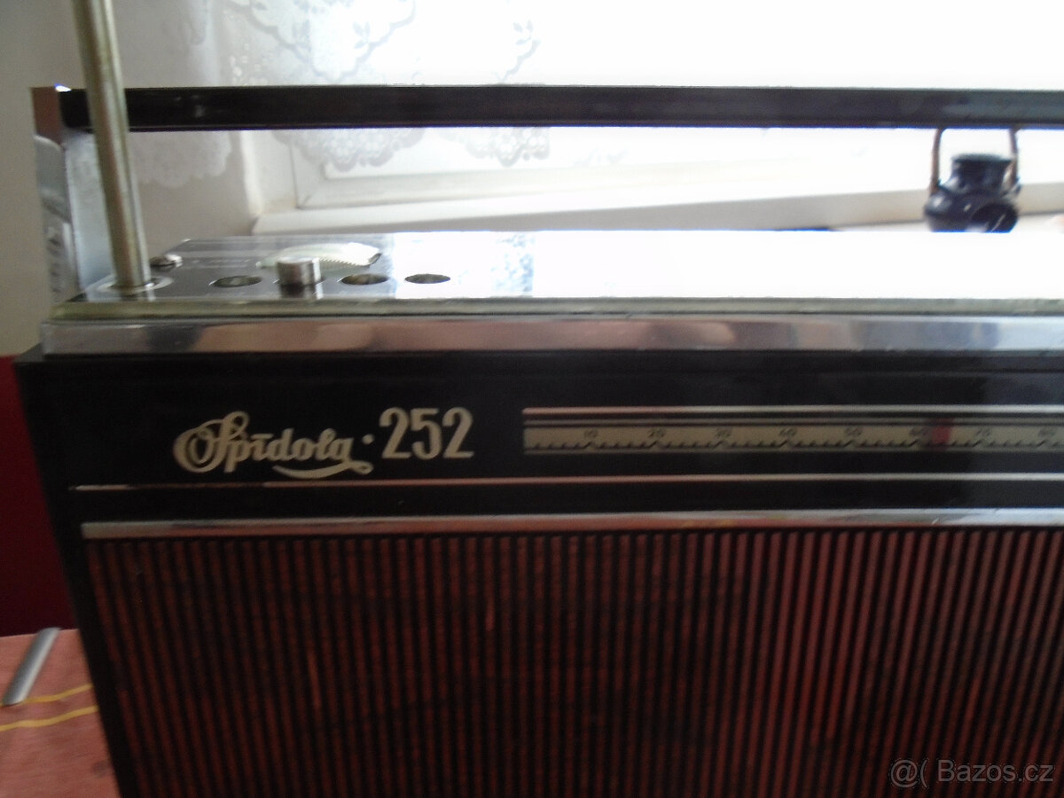 Prodám staré tranzistorové rádio,kazetový záznamník - 2