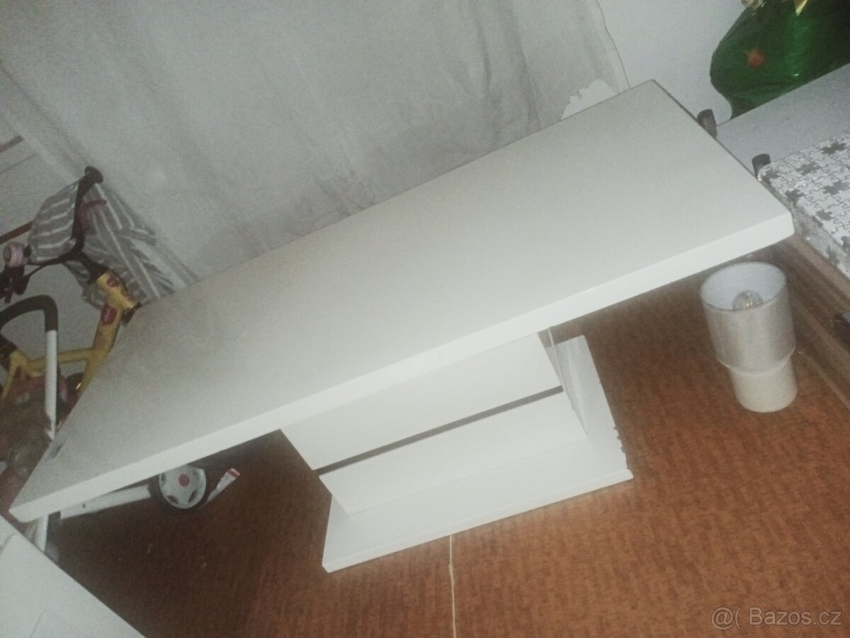 Bílý lux.konf.stolek - 2