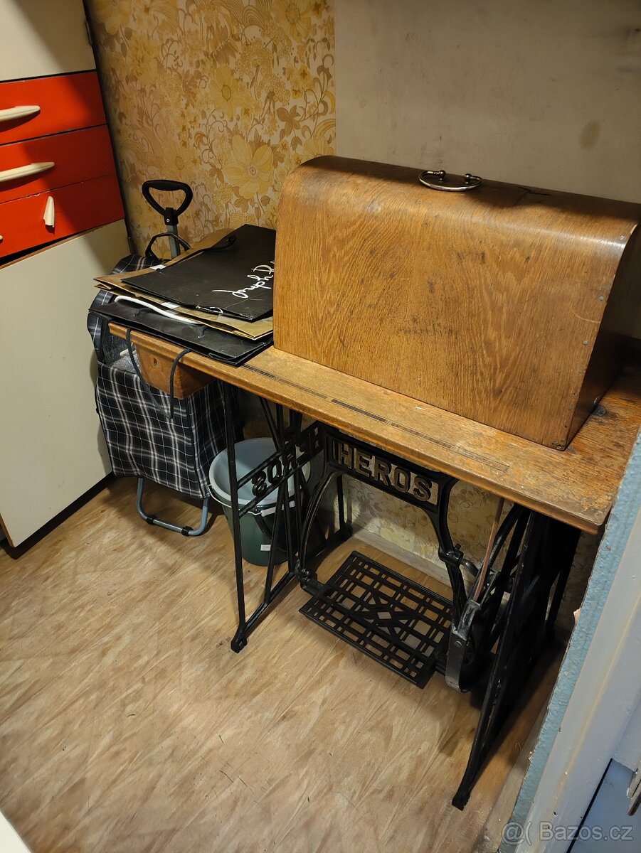 Prodám starý šicí stroj - 2