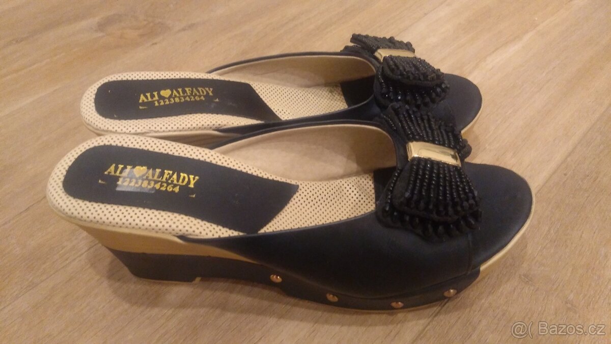 Nové sandály na klínku - 2