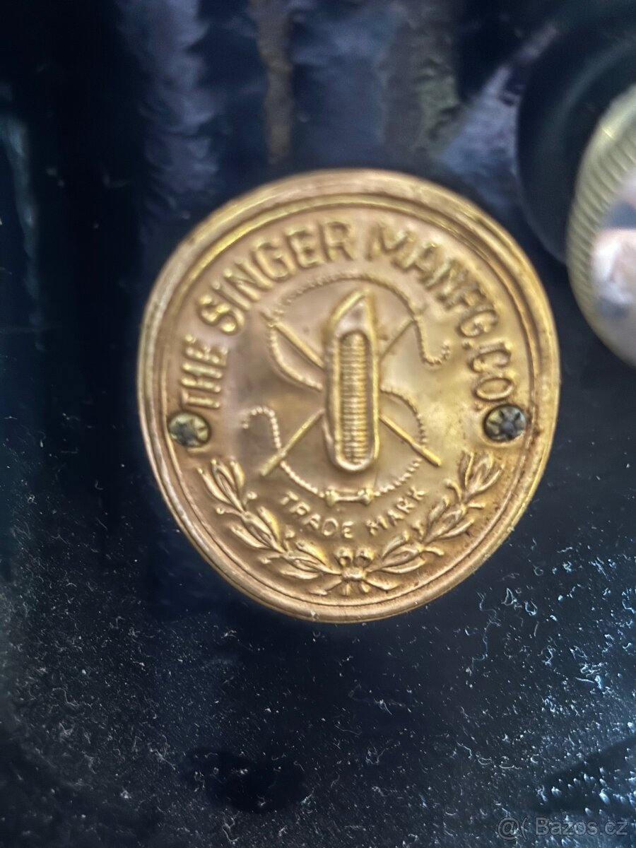 Šicí stroj Singer z roku 1937 - 2