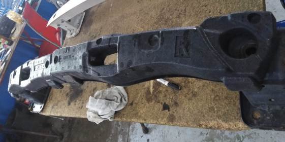 ZADNÍ VÝSTUHA NÁRAZNÍKU BMW X5 - 2