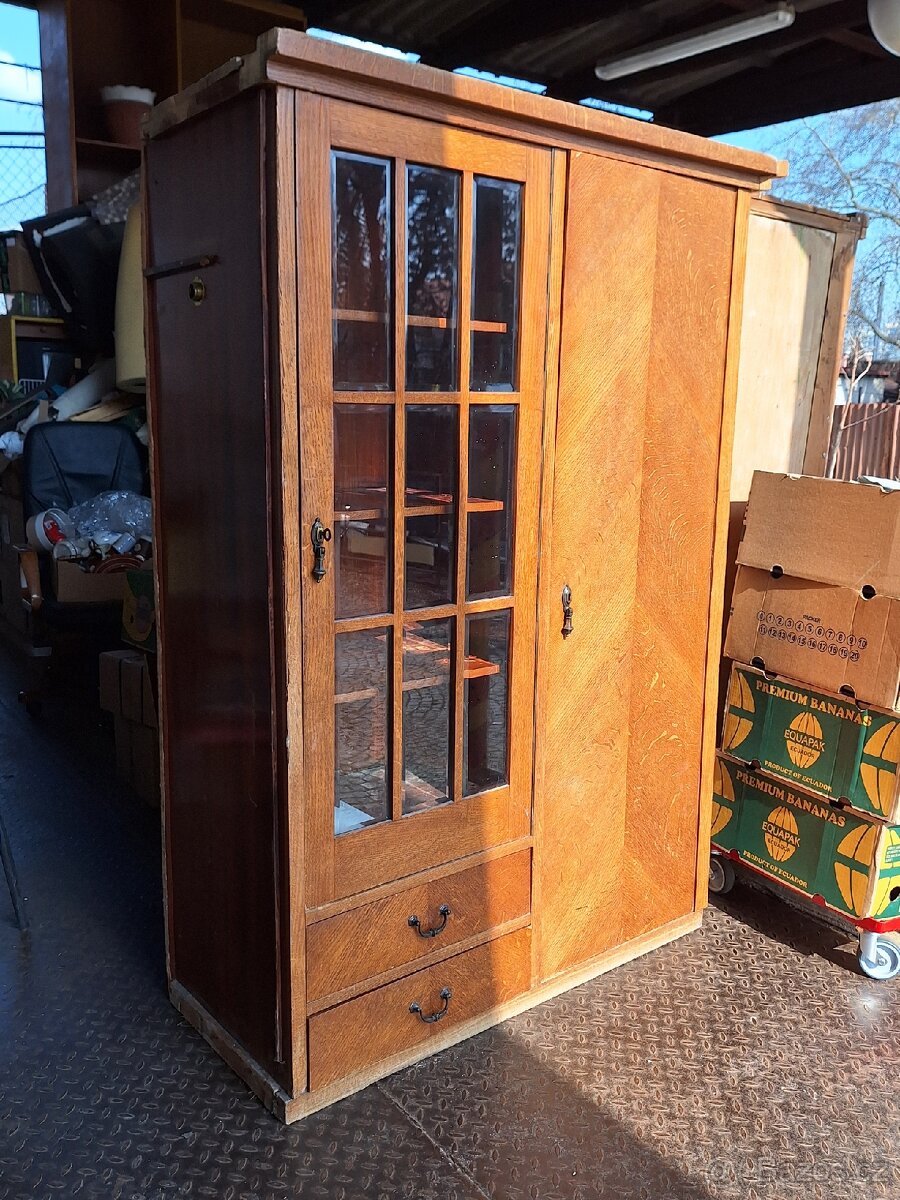 Starožitná skříň - 2