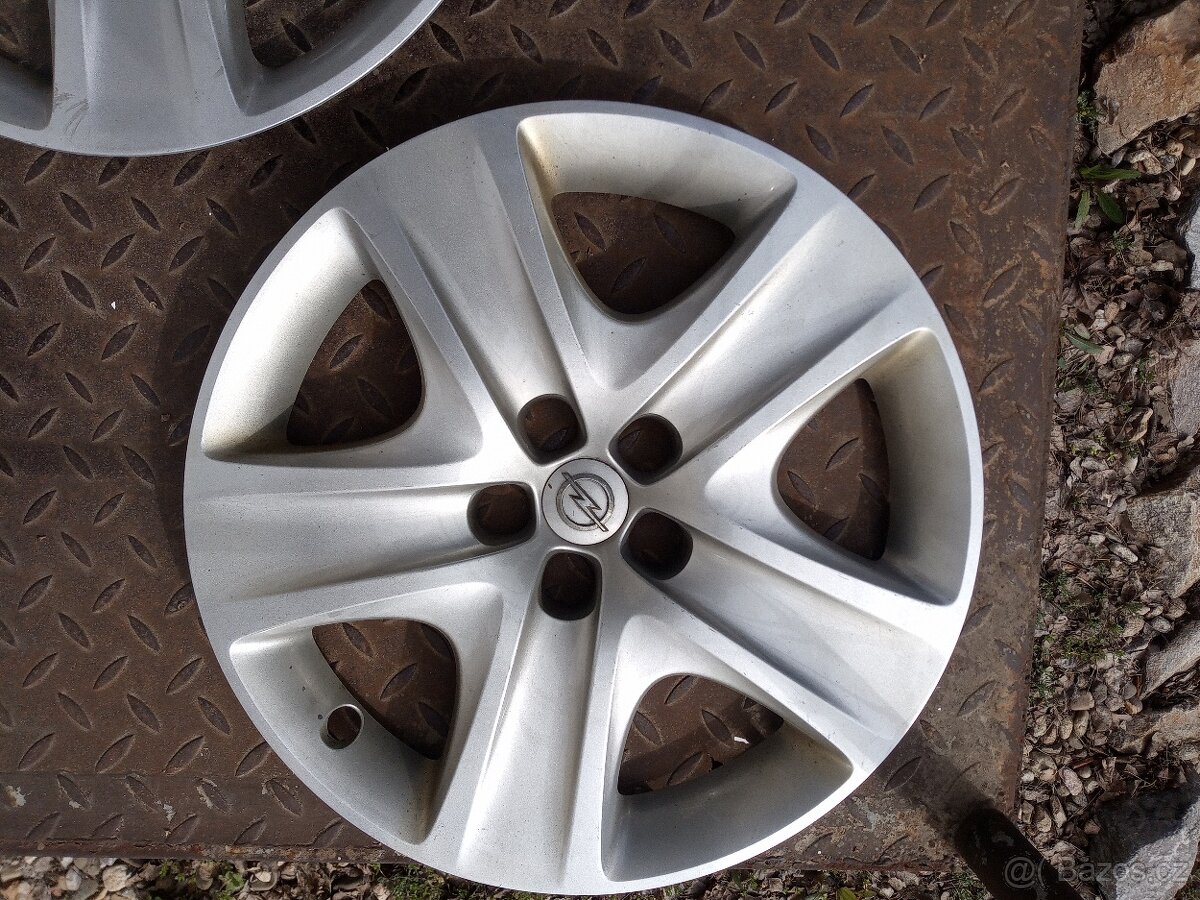 3ks originálních poklic Opel 17' - 2