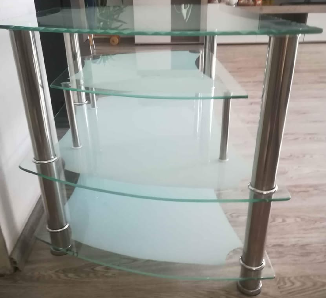 Skleněný stůl pod TV - 2