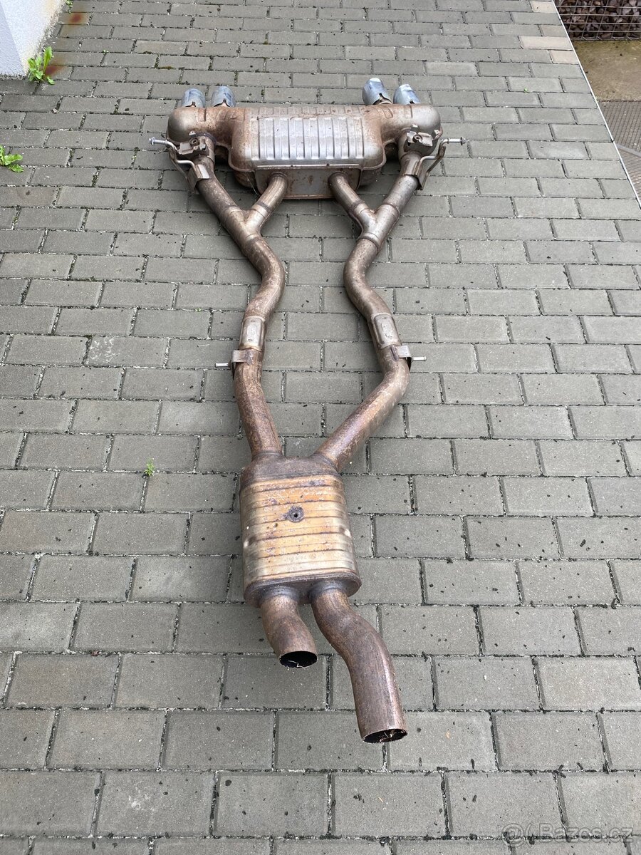 výfuk BMW M4 M3 BMW 330i - 2