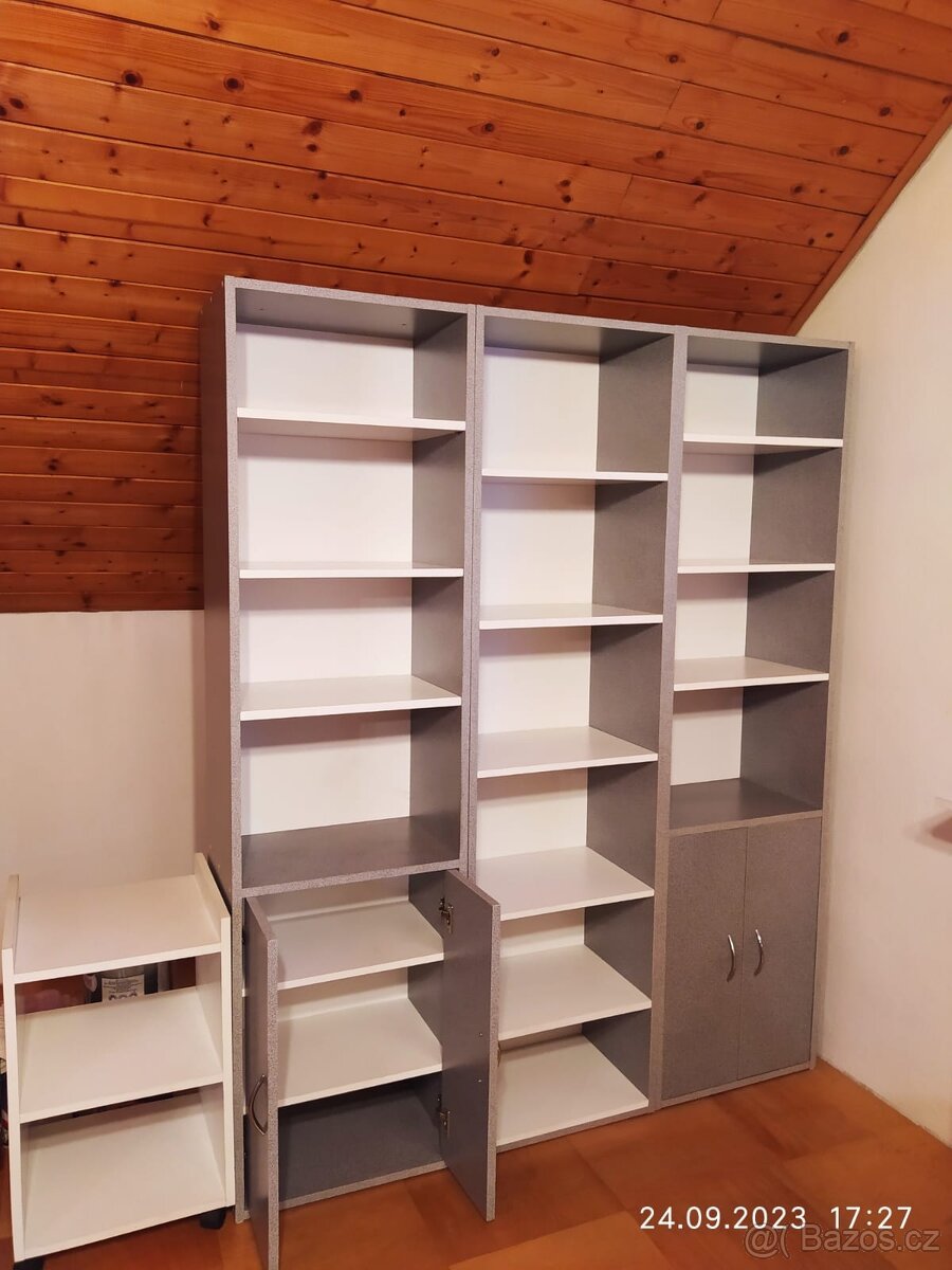 Skříňky s policemi - 2