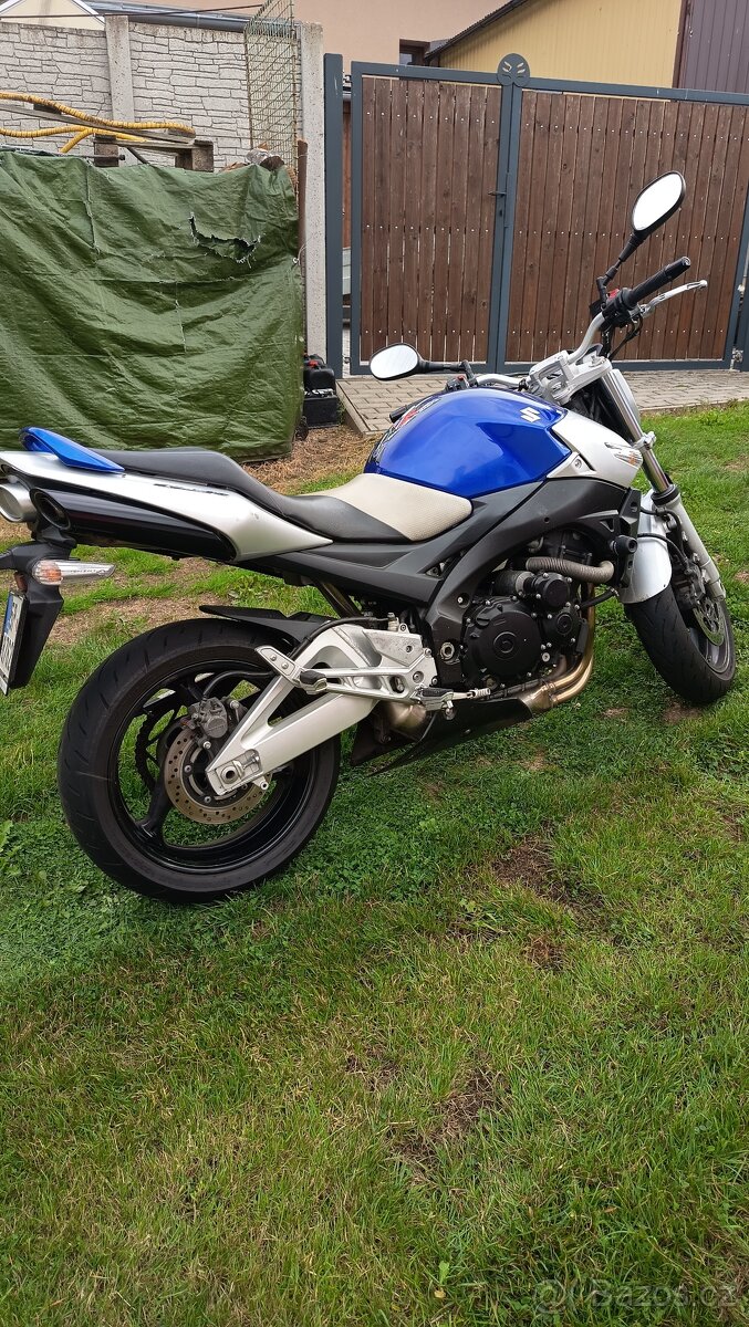 Suzuki GSR600U - 2