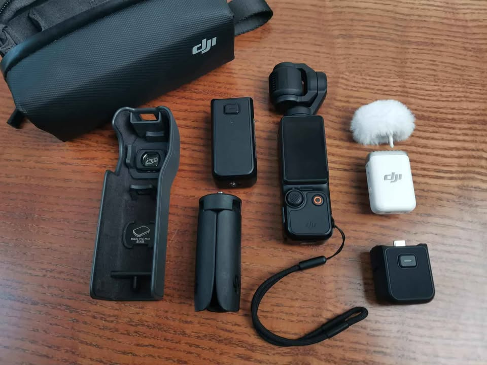 DJI Osmo Pocket 3 Creator Combo - 2