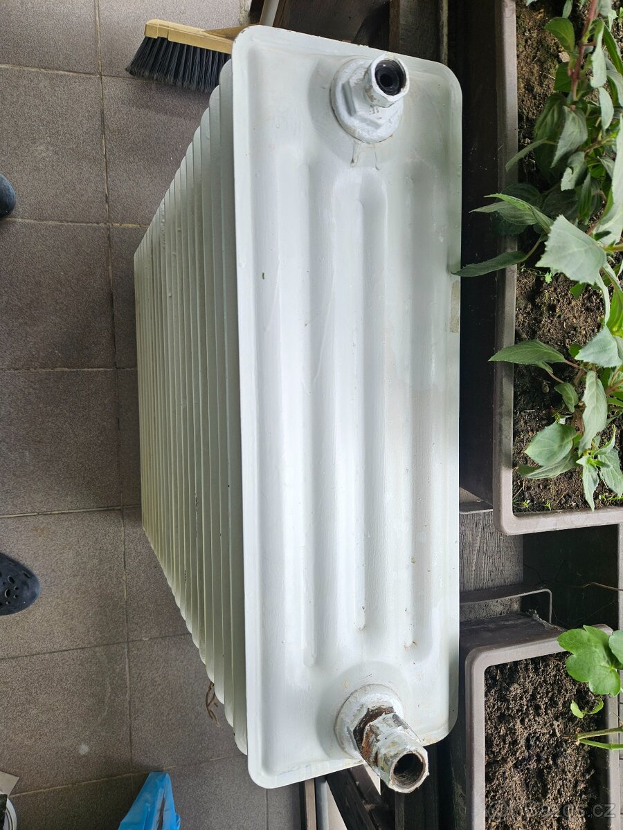 Prodej.1 staršího radiátoru - 2
