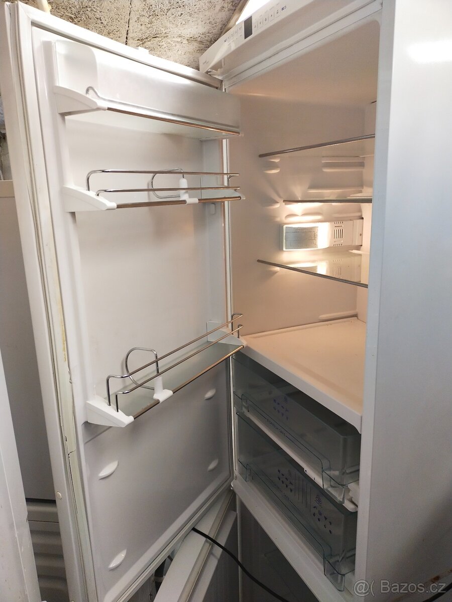 Prodám plně funkční lednici značky LIEBHERR -200cm--DOVEZU-- - 2