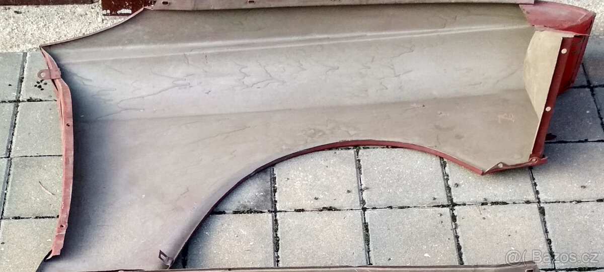 levý přední blatník Moskvič 412 - nový / uloženka z půdy - 2