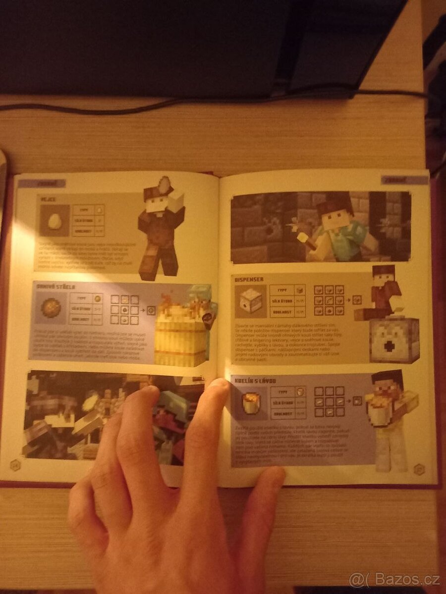 Prodám knihu o Minecraftu "Příručka bojovníka" - 2