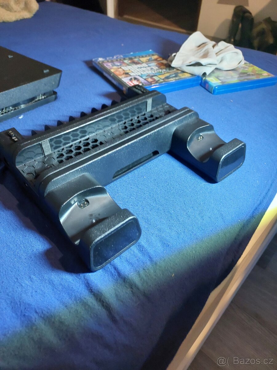 Ps 4 1t pěkný stav - 2