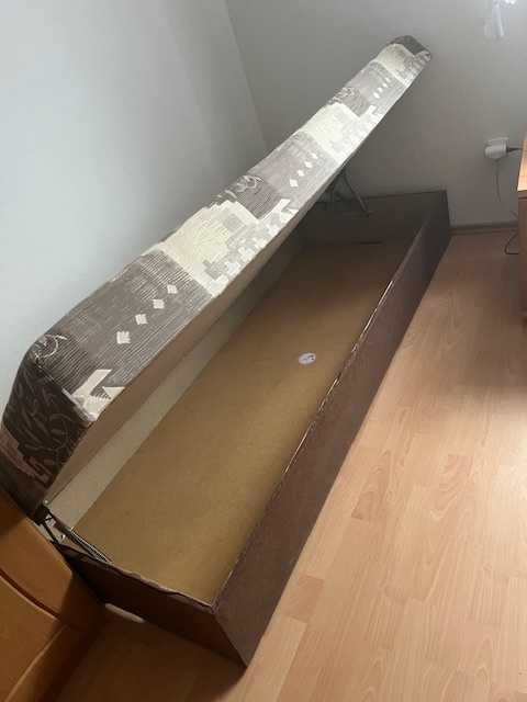 válenda, gauč, postel - 2