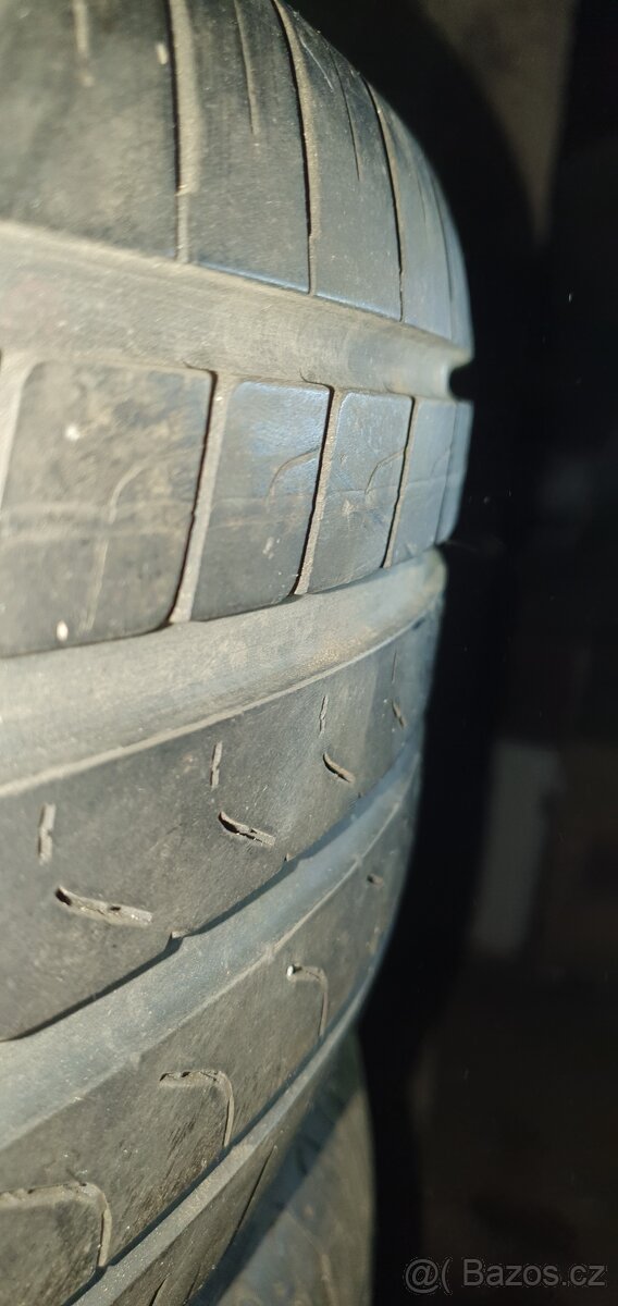 Prodám pneu 225/55/17 - 2