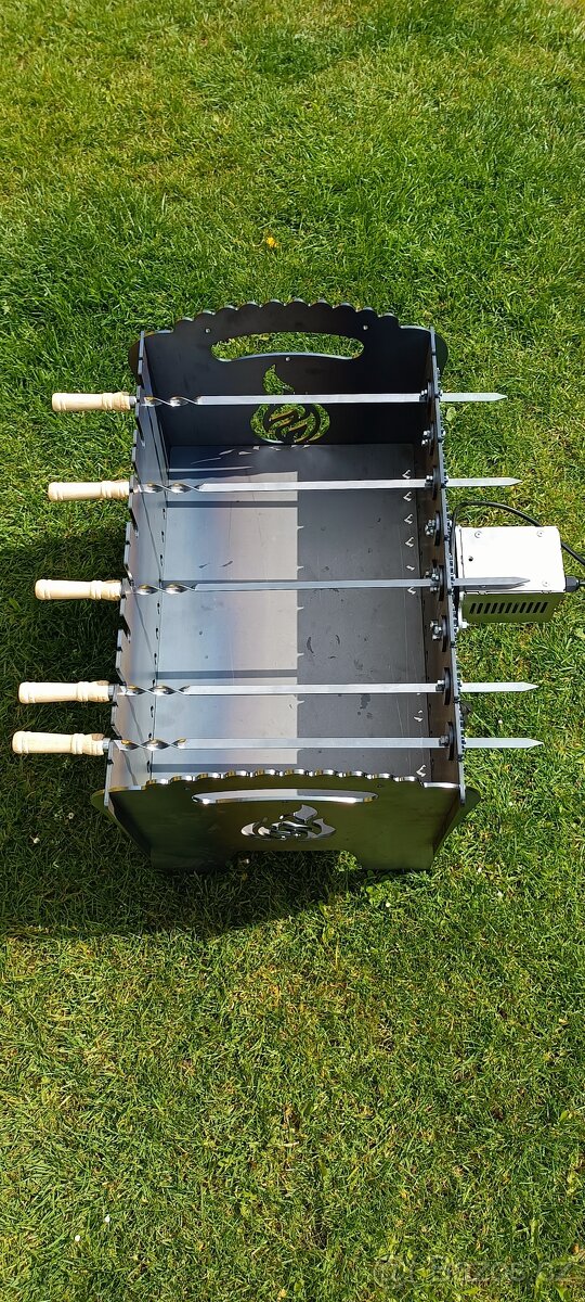 Grill na dřevěné uhlí/brikety - 2