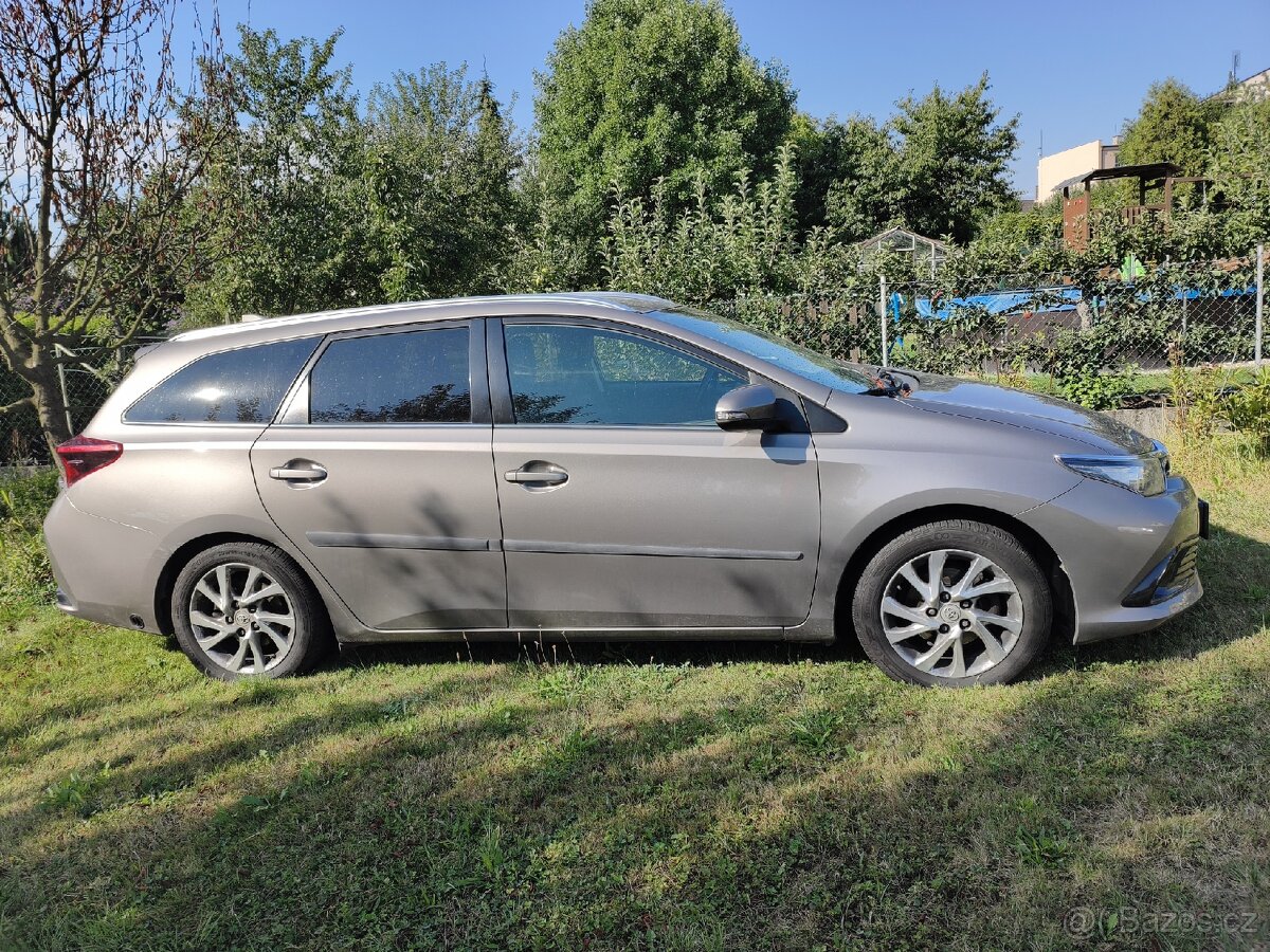 Toyota Auris - 2