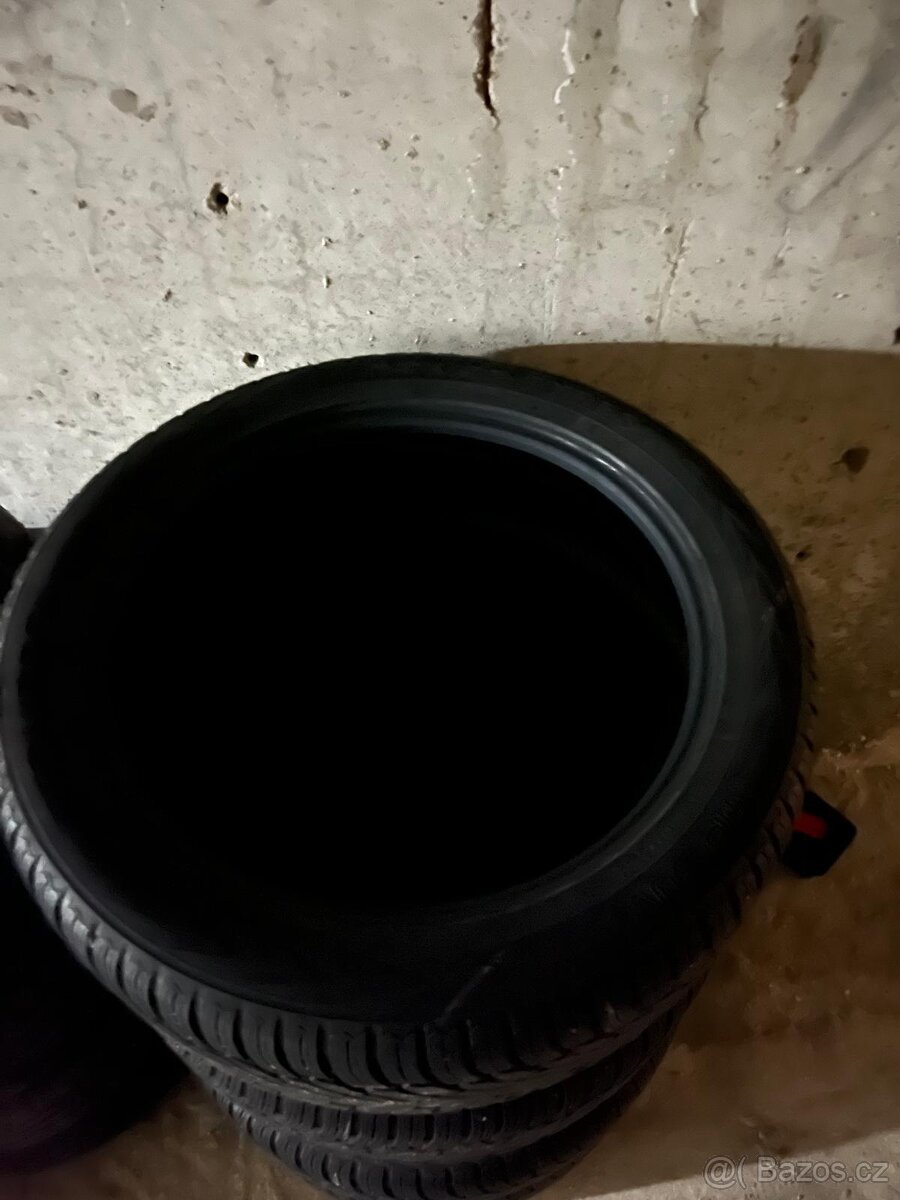 Pneu Nokian 275/45 R21 - 2
