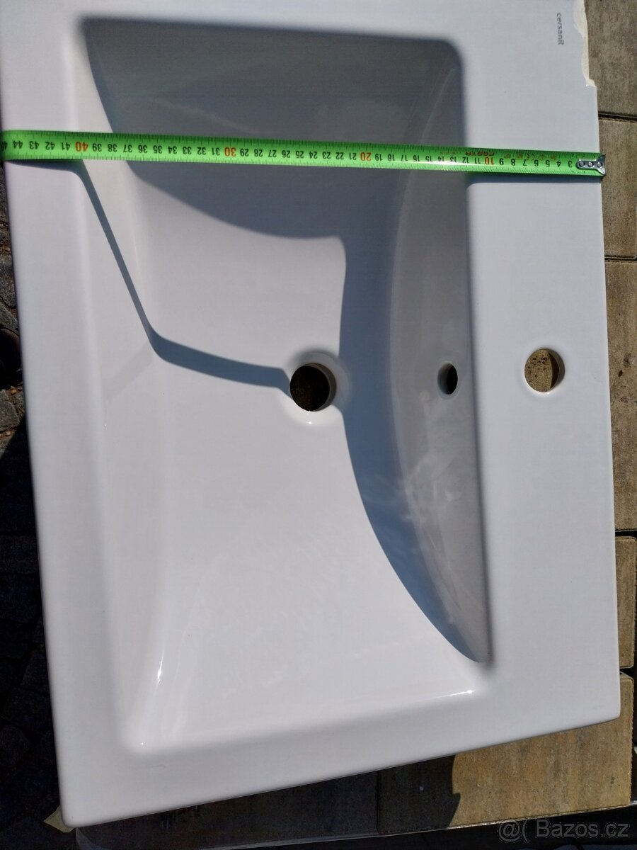 Umyvadlo s drobným poškozením - 2