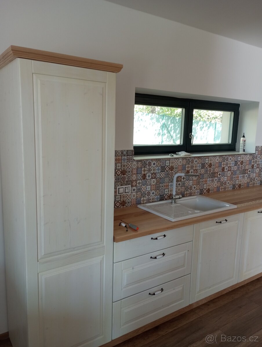 Krásná luxusní kuchyň z masivu - 2