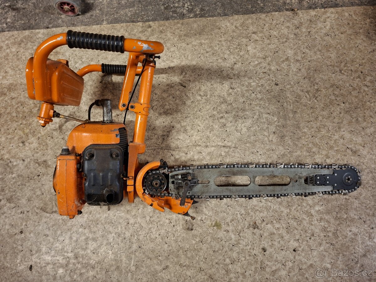 Stará motorová pila - 2