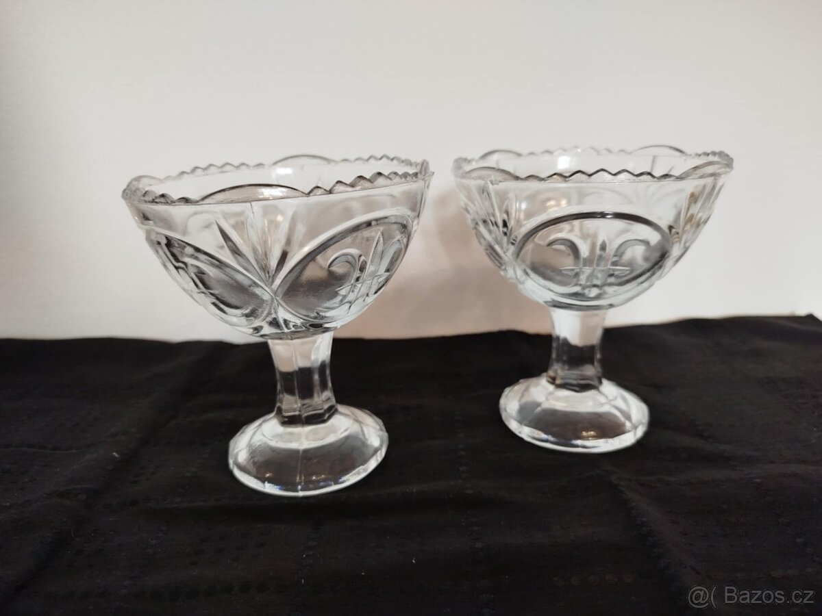 sklo na nožičce - 2