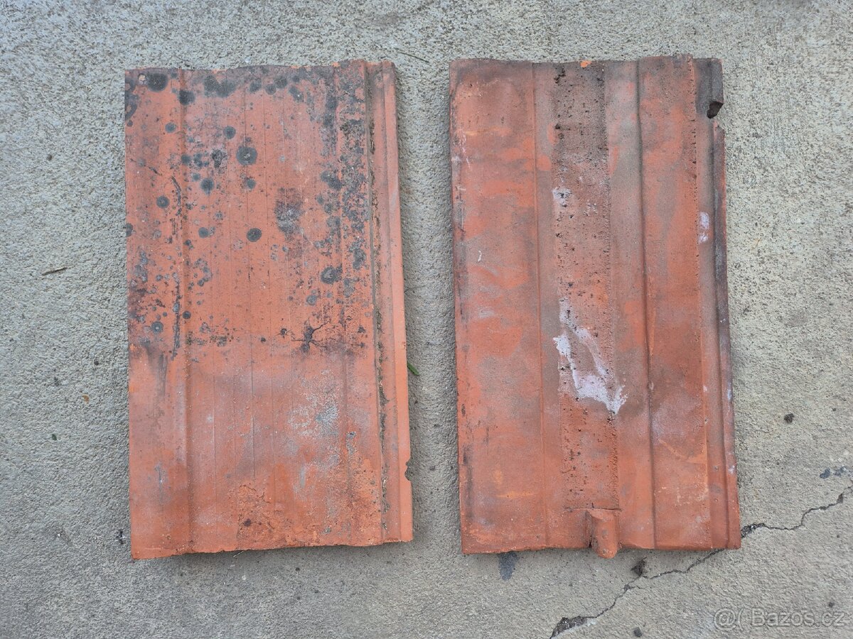 Staré střešní tašky, cca 1 000 kusů s hrebenáči - 2