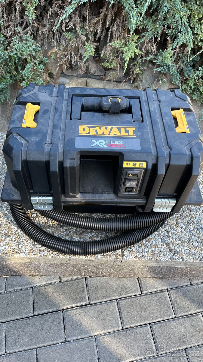 Aku vysavač DeWalt bez baterek - 2