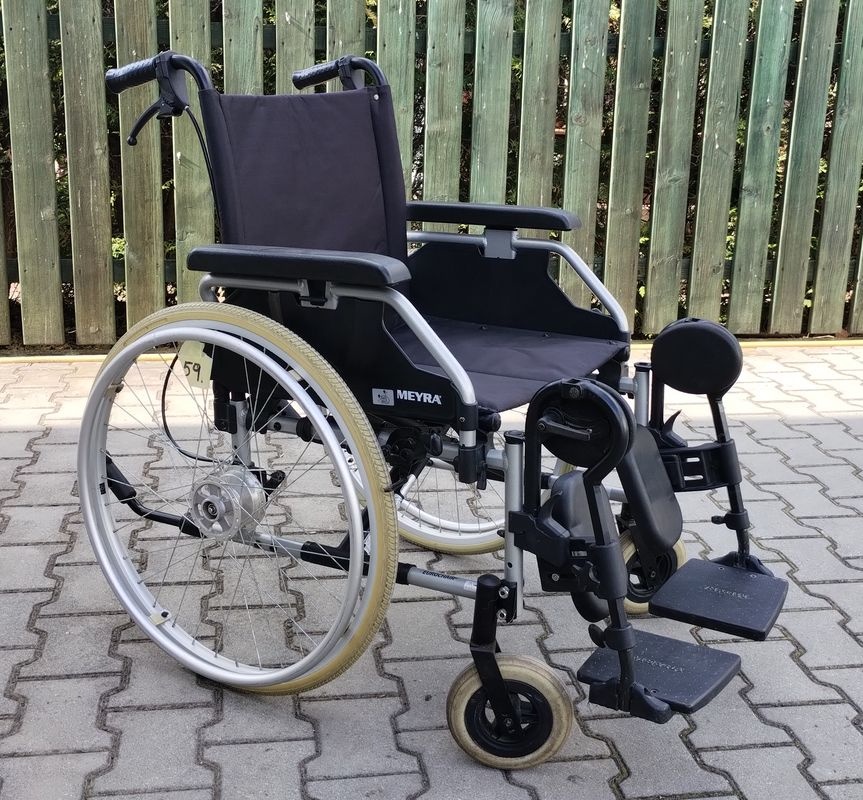 059-Mechanický invalidní vozík Meyra. - 2
