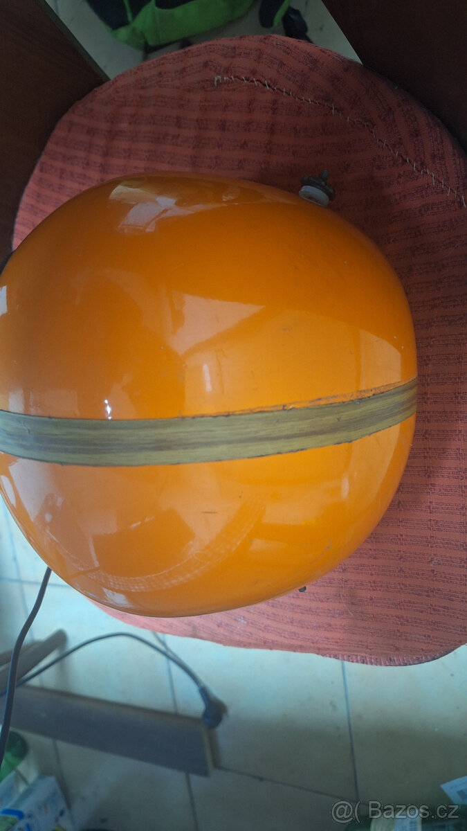 Oranžová helma - 2