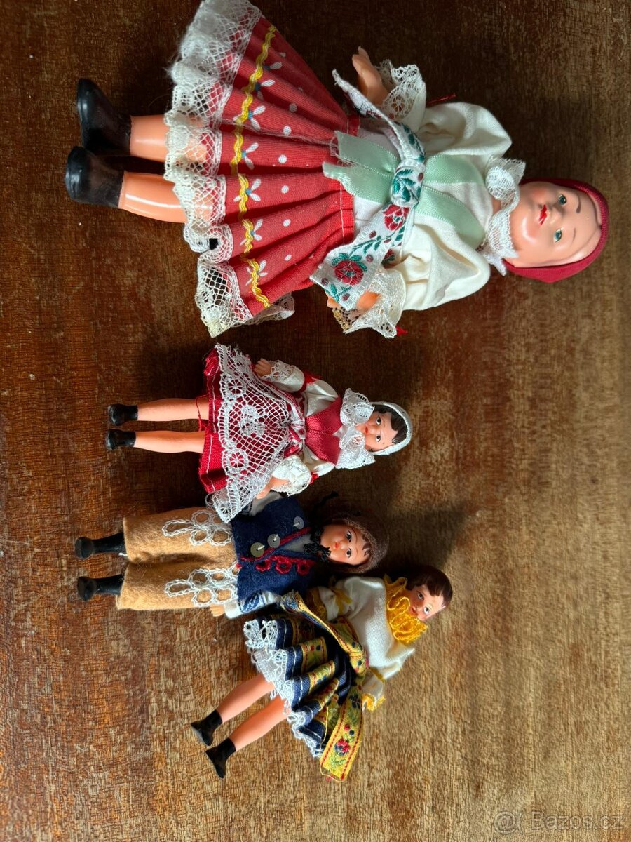 Panenky v krojích - 2