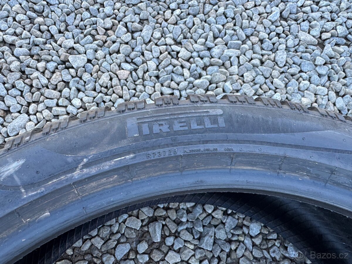 Pirelli Winter Scorpion 2 295/35 R23 - 2