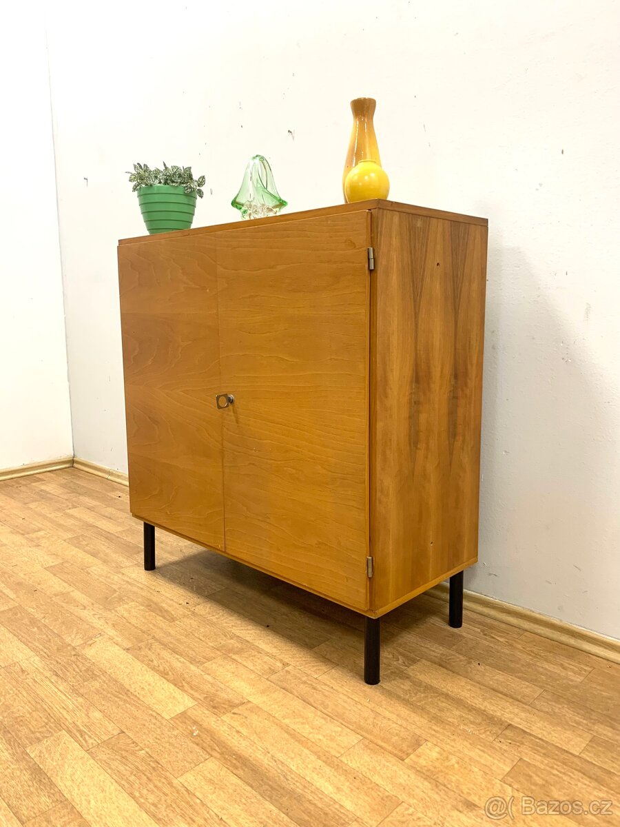 Retro komoda 60. léta —. - 2