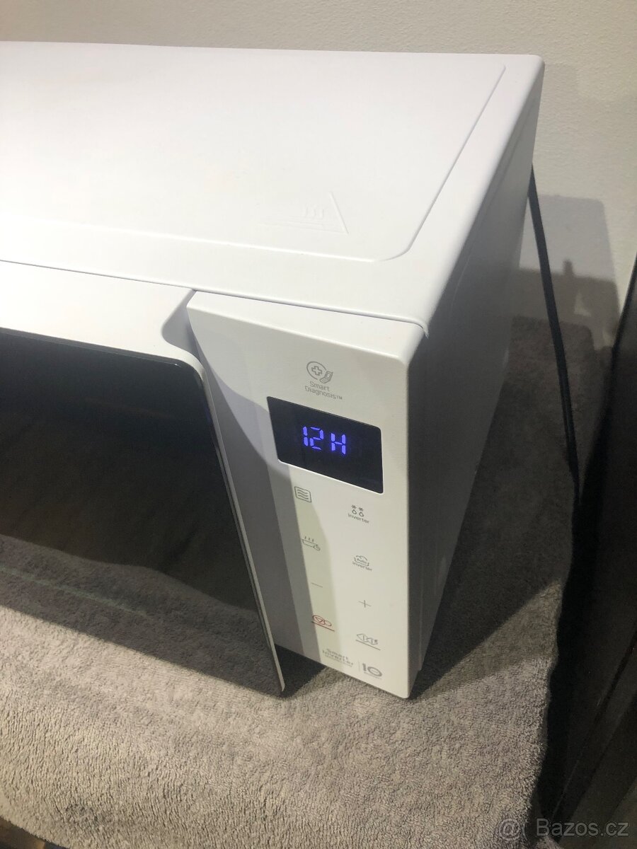 Větší Mikrovlnka LG MS23necbw invertor - 2