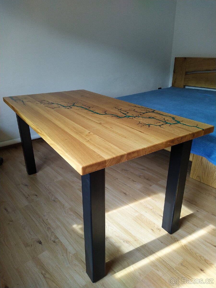 Dubový stůl s blesky - 2