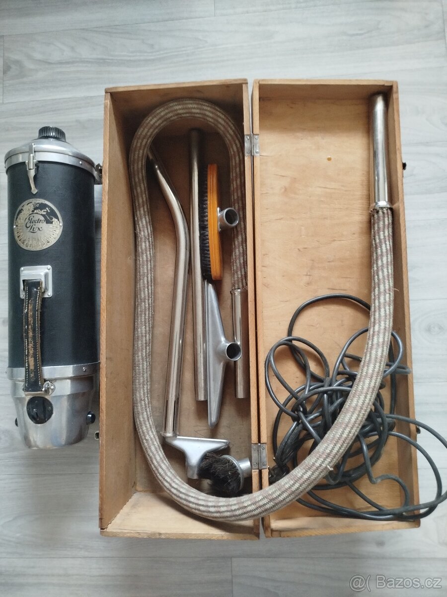 Prodám starožitný, funkční vysavač Electrolux - 2