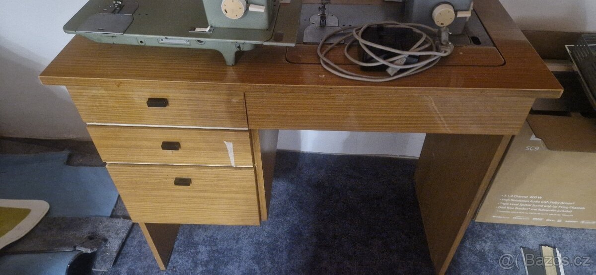 Skříňový šicí stroje Veritas - 2