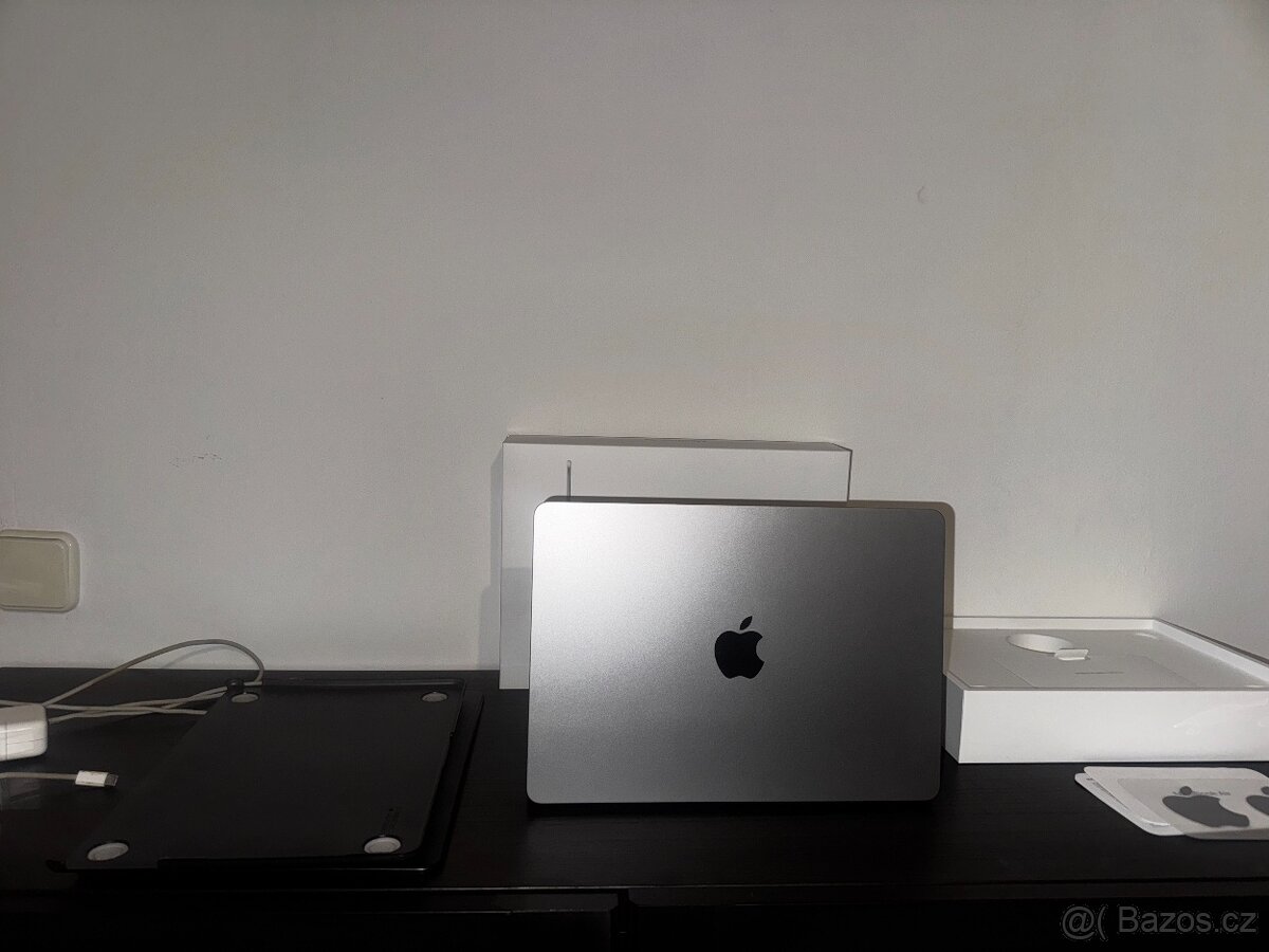 MacBook Air 13" M2 (2022) – Space Gray - 2